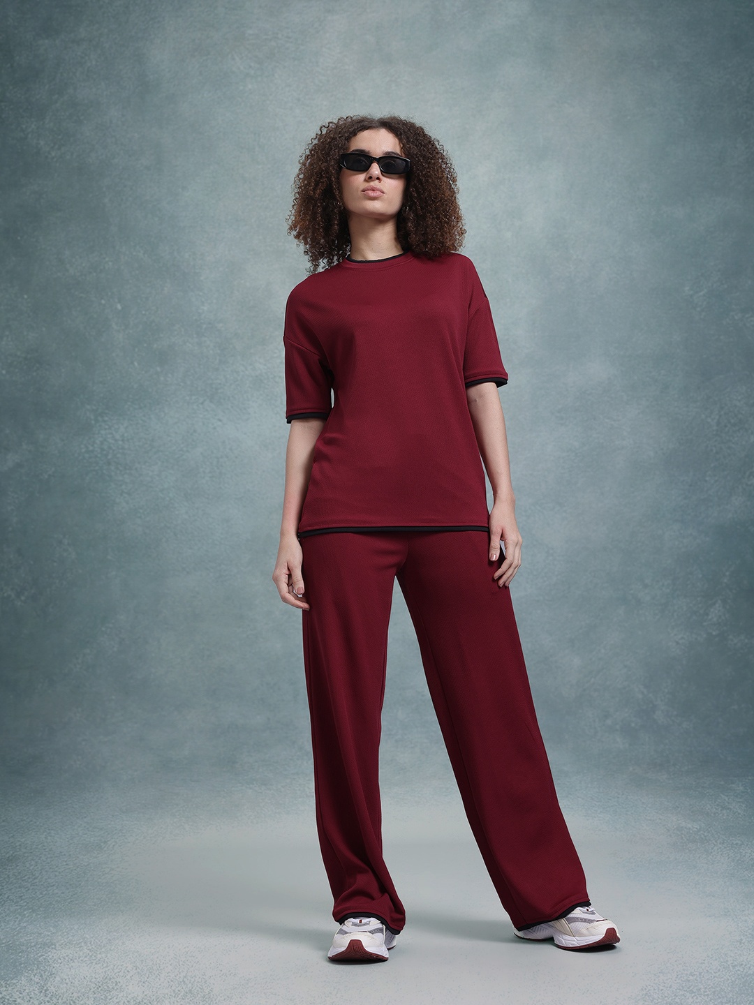 

The Roadster Lifestyle Co. Drop Shoulder Sleeves T shirt with Trouser Co Ord Set, Maroon