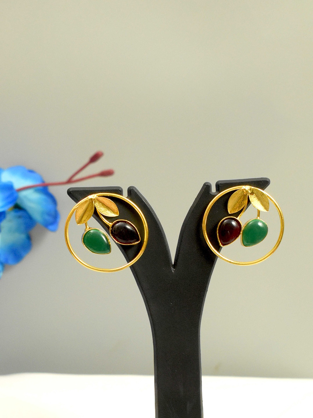 

TISHUL JEWELS Gold-Plated Artificial Beaded Contemporary Studs