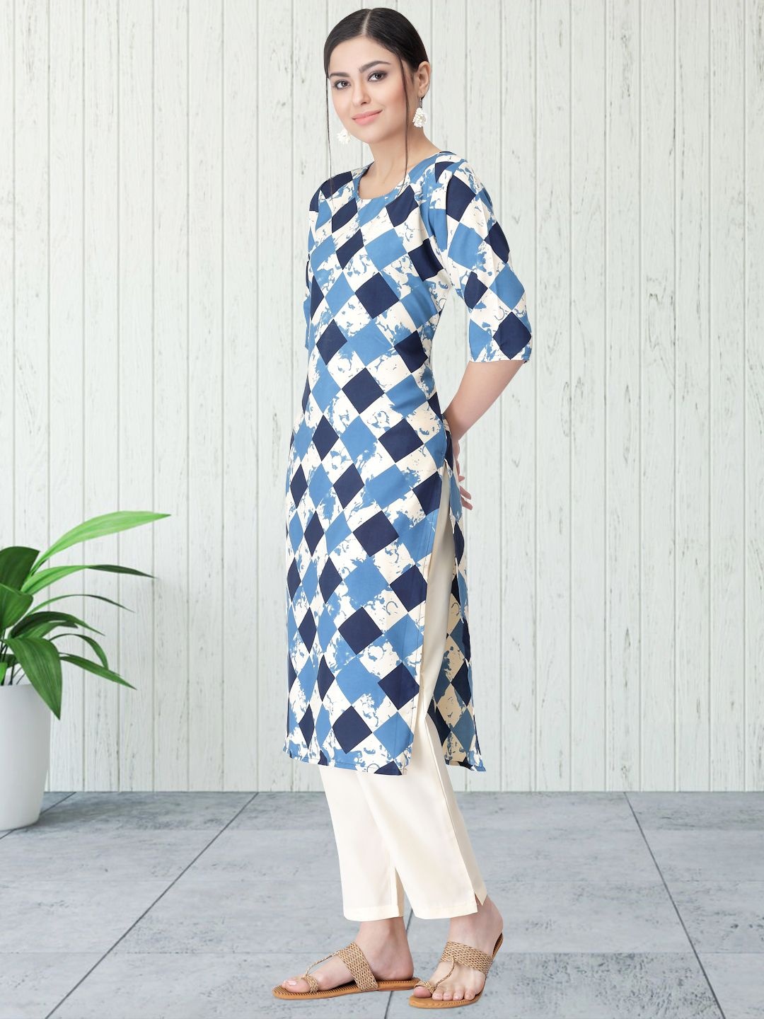 

7Threads Checked Round Neck Straight Kurta With Trouser, Blue