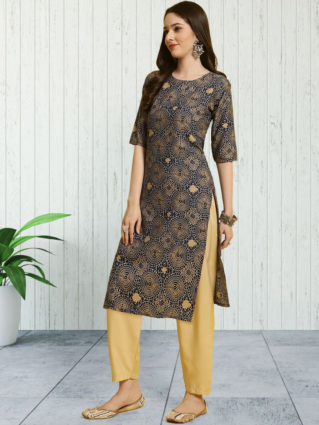 

7Threads Ethnic Motifs Printed Round Neck Straight Kurta With Trouser, Blue
