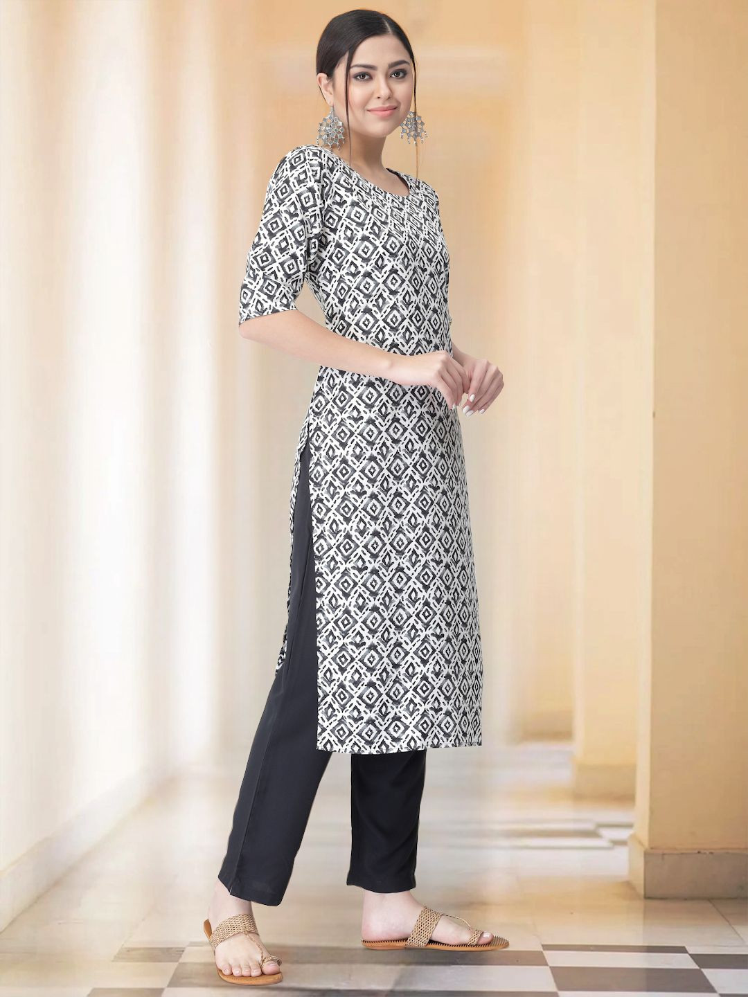 

7Threads Ethnic Motifs Printed Round Neck Straight Kurta With Trouser, Black
