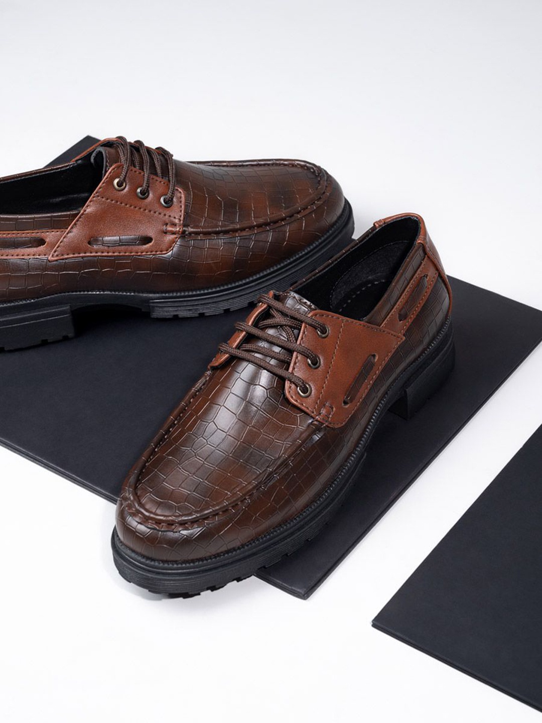 

Styli Men Textured Oxford Shoes with Lace-Up Closure, Brown