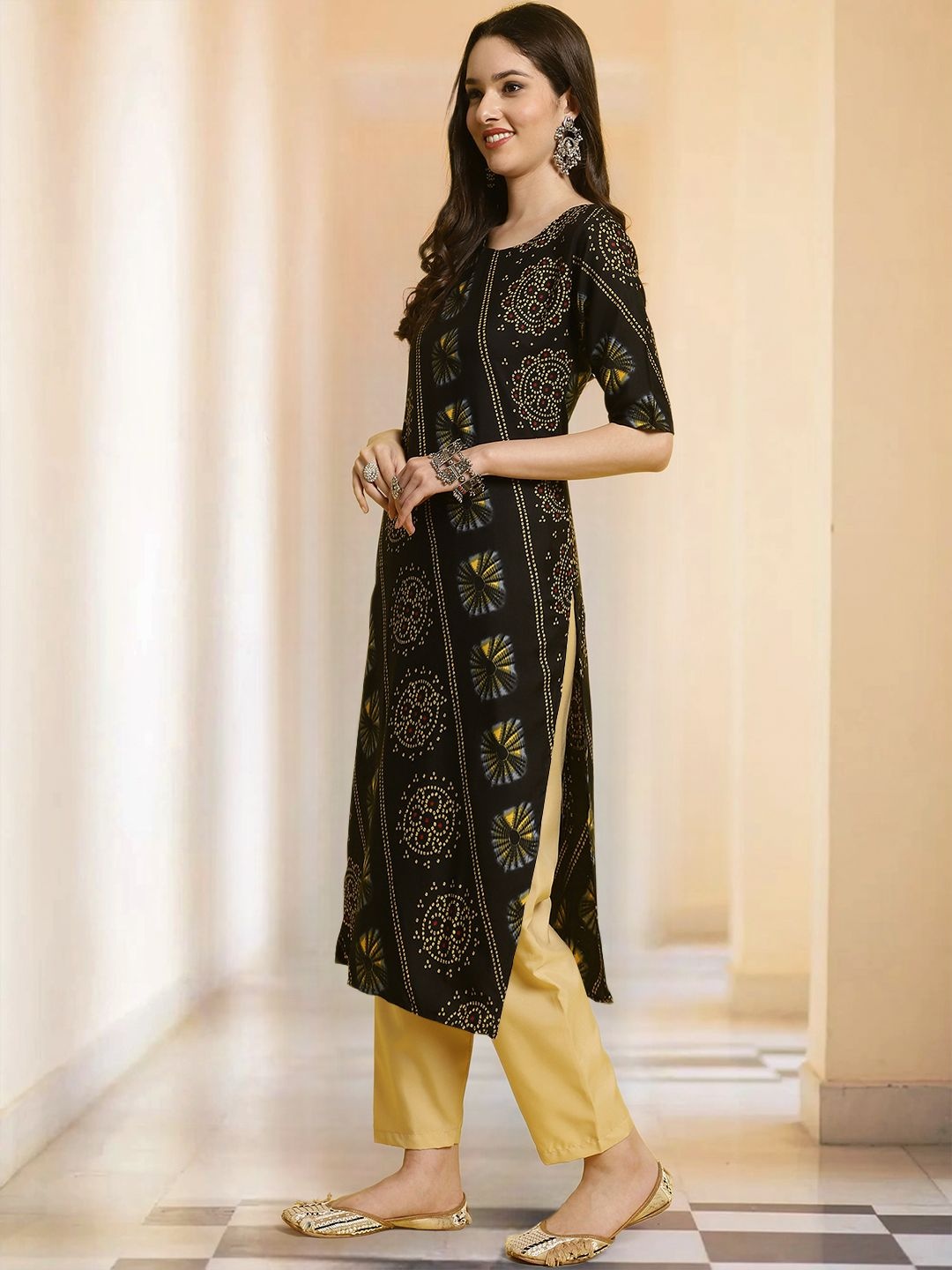 

7Threads Bandhani Printed Round Neck Straight Kurta With Trousers, Black