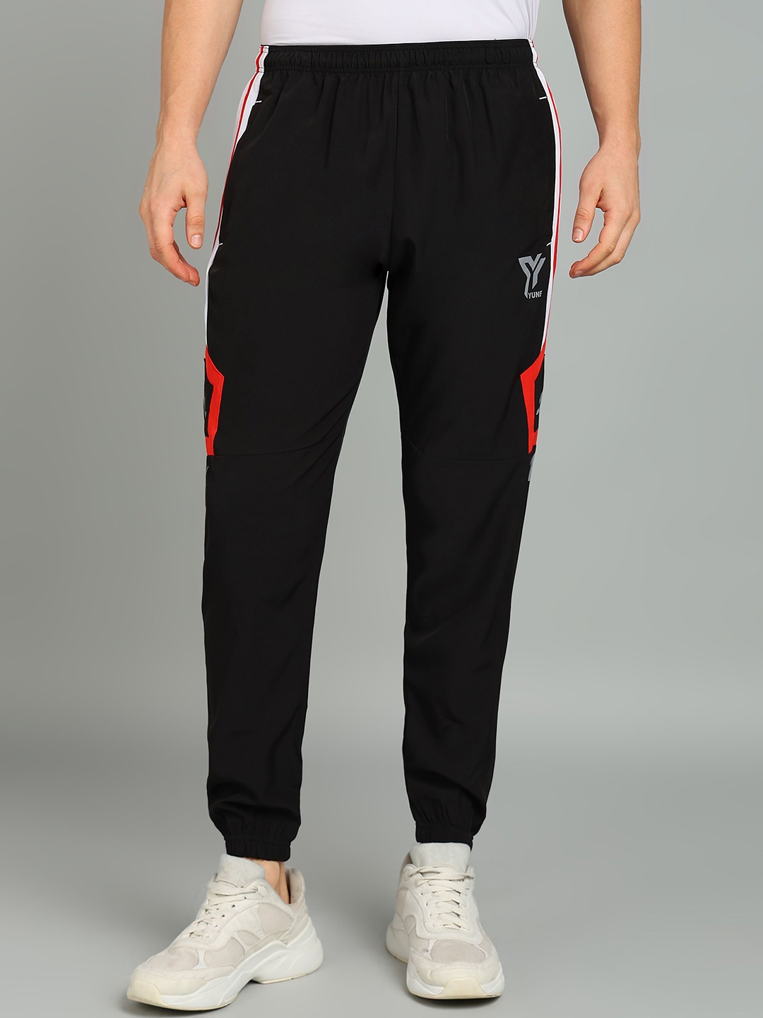 

YUNEK Men Printed Regular Fit Mid-Rise Rapid-Dry Joggers, Black