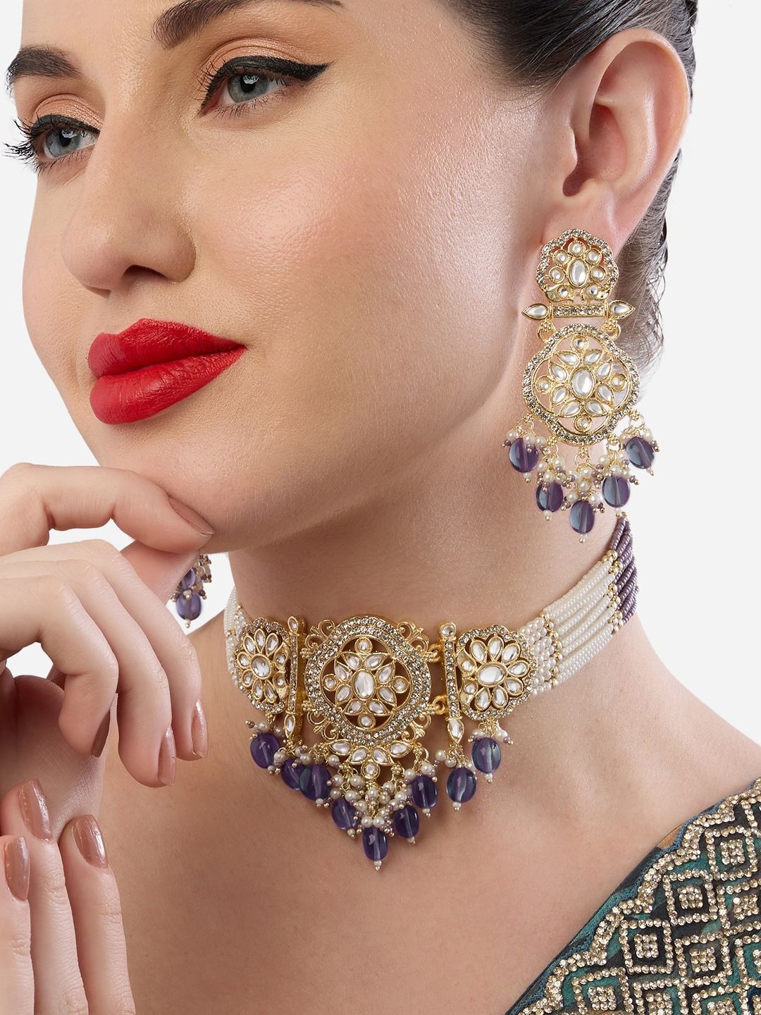 

Zaveri Pearls Gold-Plated Stone-Studded & Beaded Multistrand Choker Jewellery Set