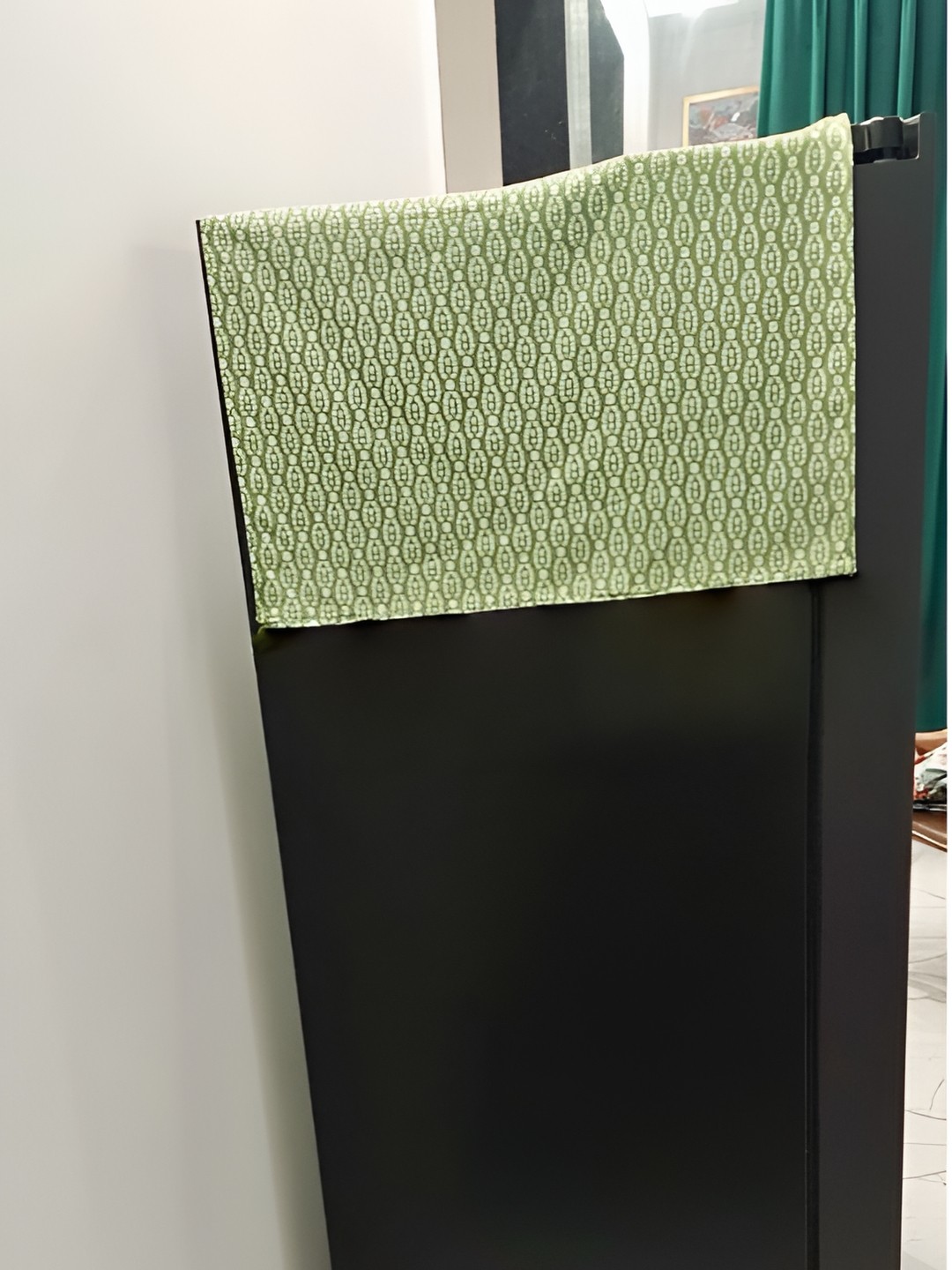 

THROWPILLOW Green and White Geometric Printed Fridge Cover