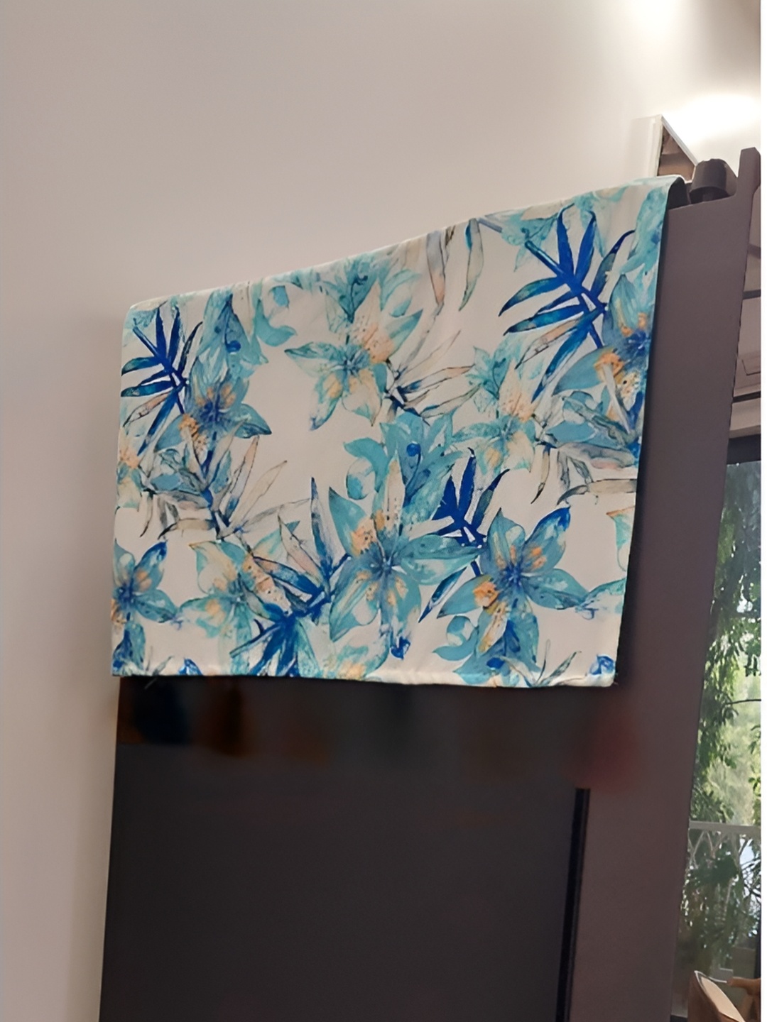

THROWPILLOW Blue and White Floral Printed Fridge Top Cover