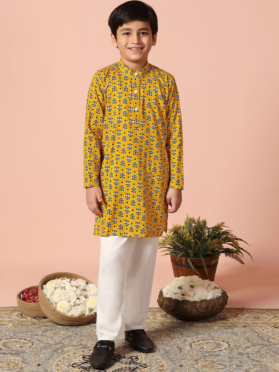 

FASHION DREAM Boys Floral Printed Band Collar Straight Kurta With Trousers, Yellow