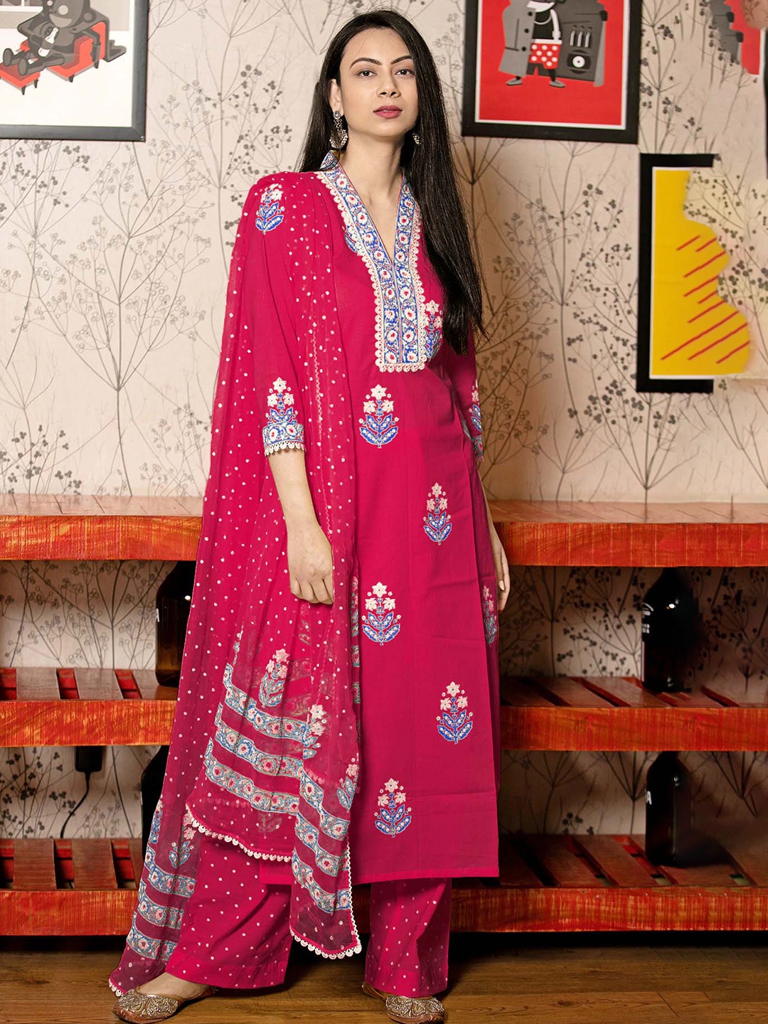 

GoSriKi Ethnic Motifs Printed V-Neck Straight Kurta With Palazzo And Dupatta, Pink