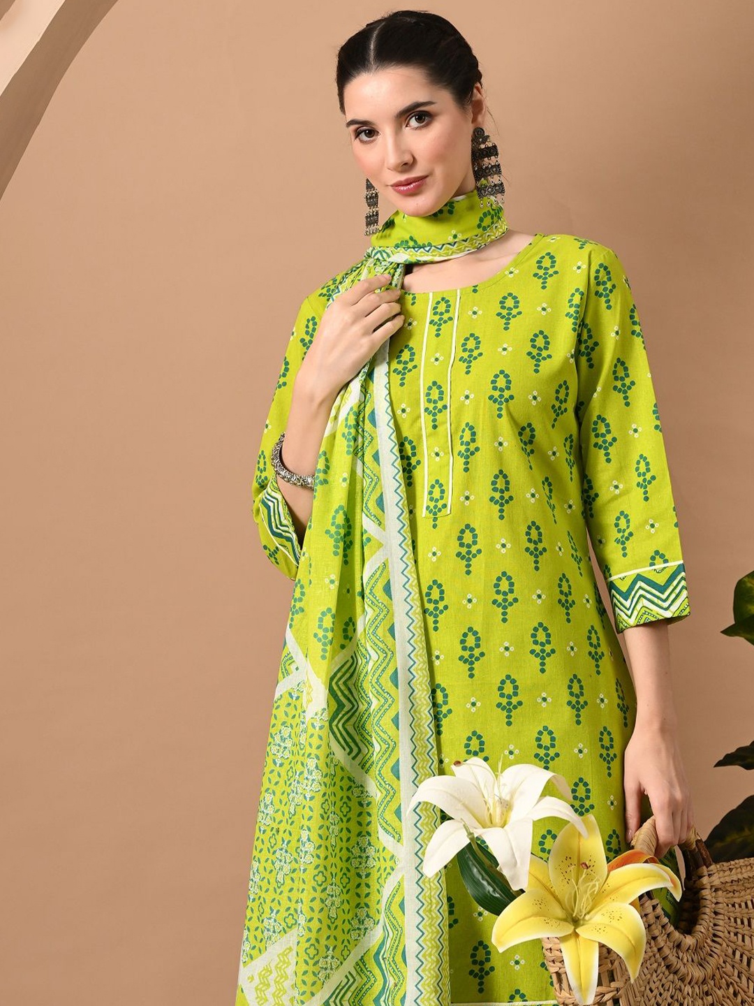 

METAFAB Floral Printed Round Neck Straight Kurta with Salwar & With Dupatta, Green