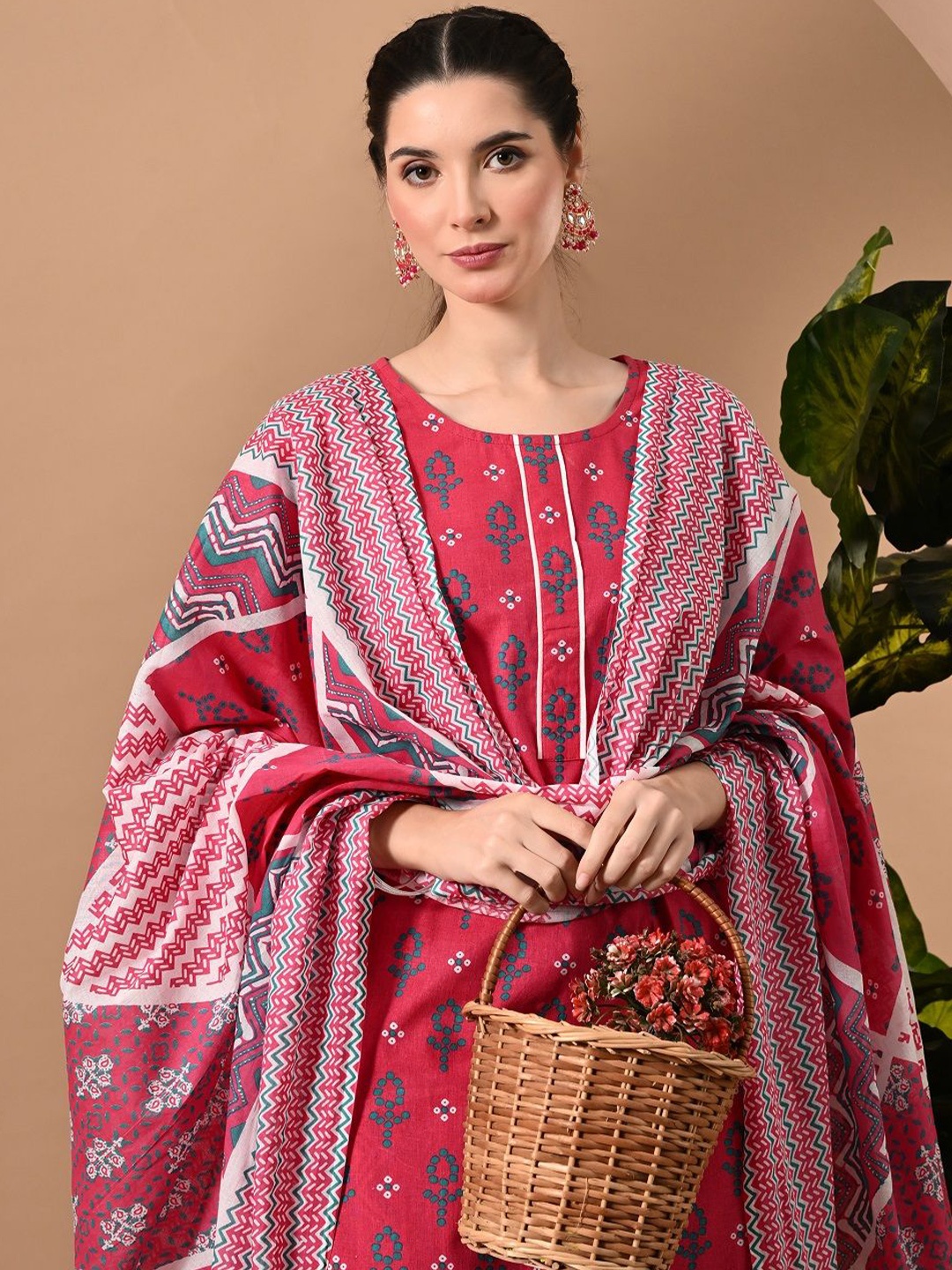 

METAFAB Floral Printed Round Neck Straight Kurta with Salwar & With Dupatta, Pink