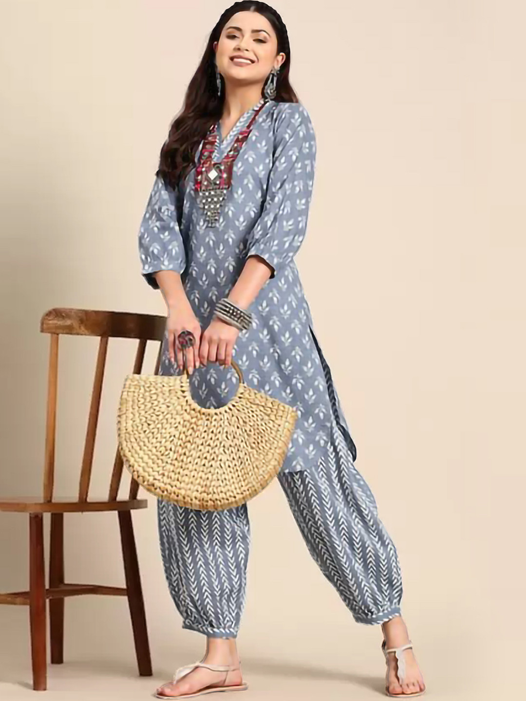 

Lookmark Floral Printed V-Neck Straight Kurta with Salwar, Grey