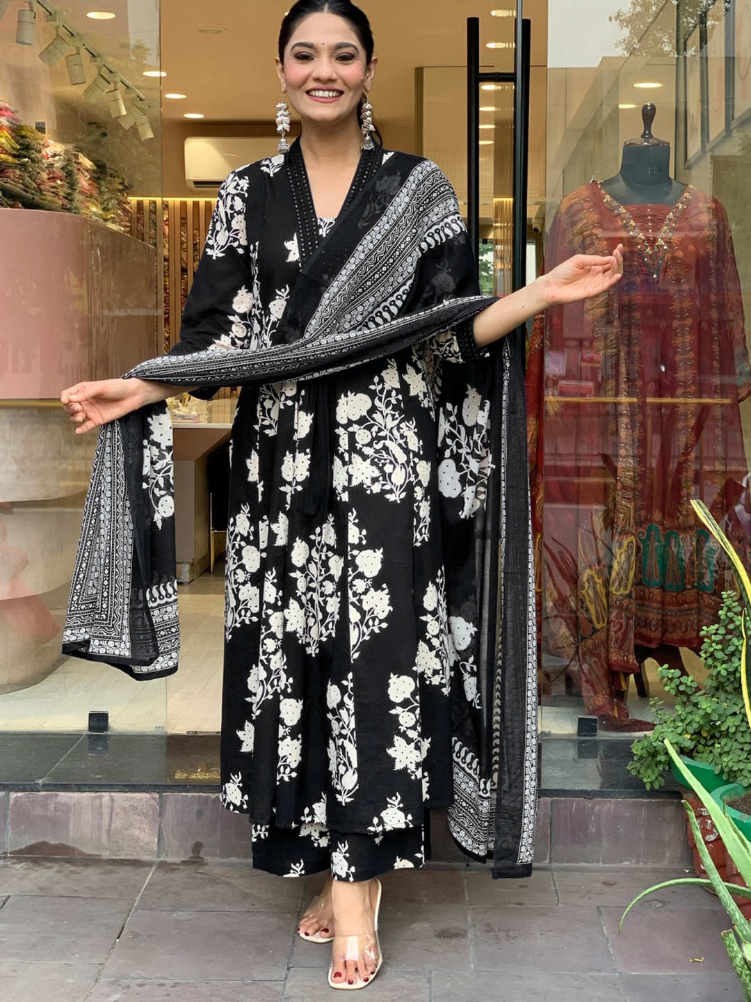 

TOOCHKI Floral Printed Pleated V-Neck Mirror Work A-Line Kurta With Palazzos And Dupatta, Black