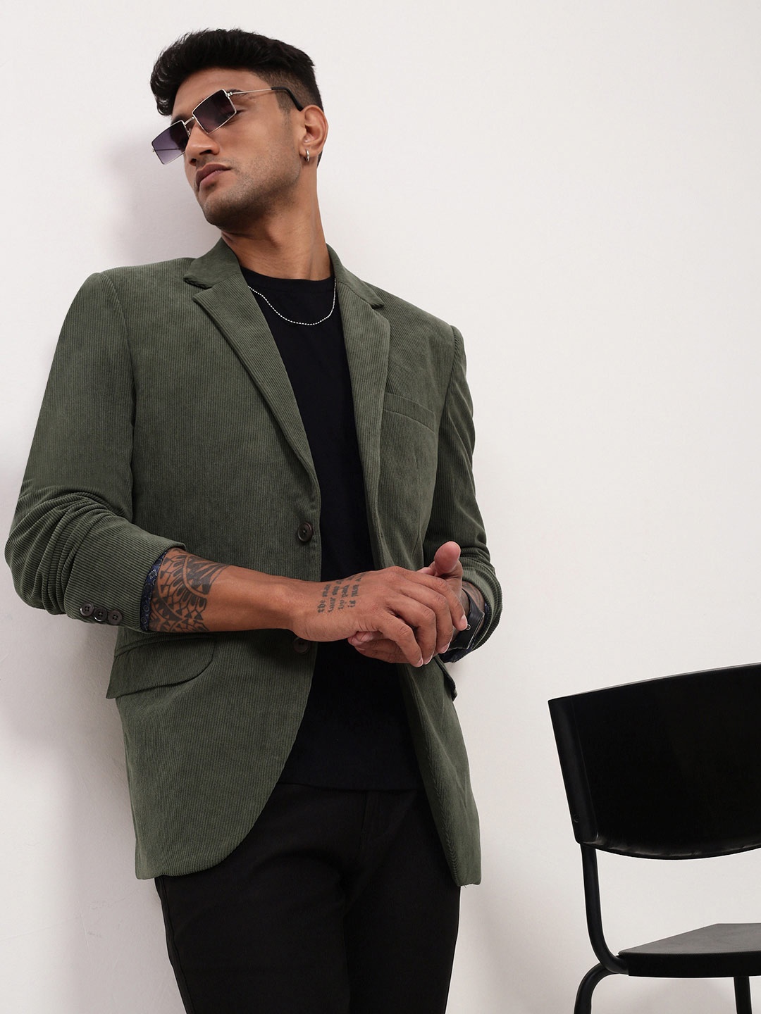 

SHOWOFF Self Design Slim Fit Single-Breasted Corduroy Cotton Blazer, Green