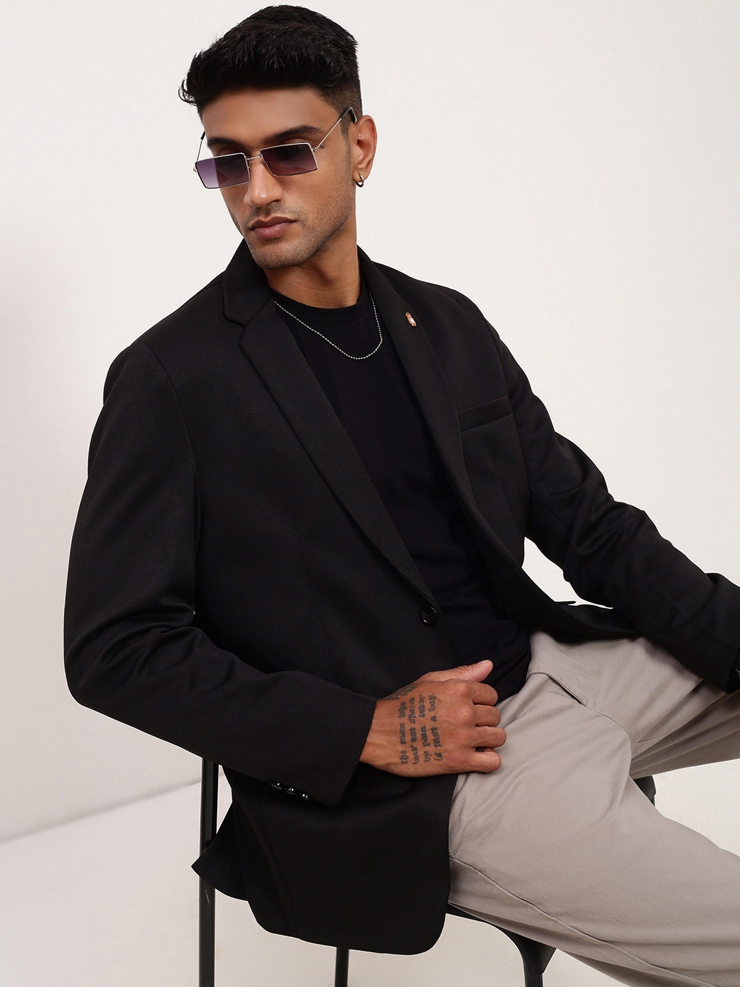 

SHOWOFF Self Design Slim Fit Single-Breasted Cotton Blazer, Black