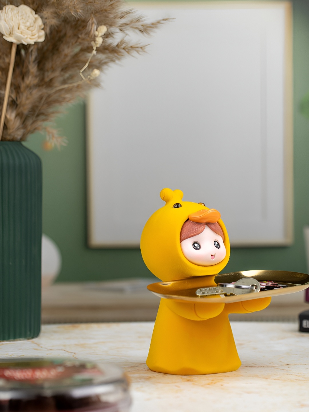 

TYOOHAR Yellow Figurine Showpiece
