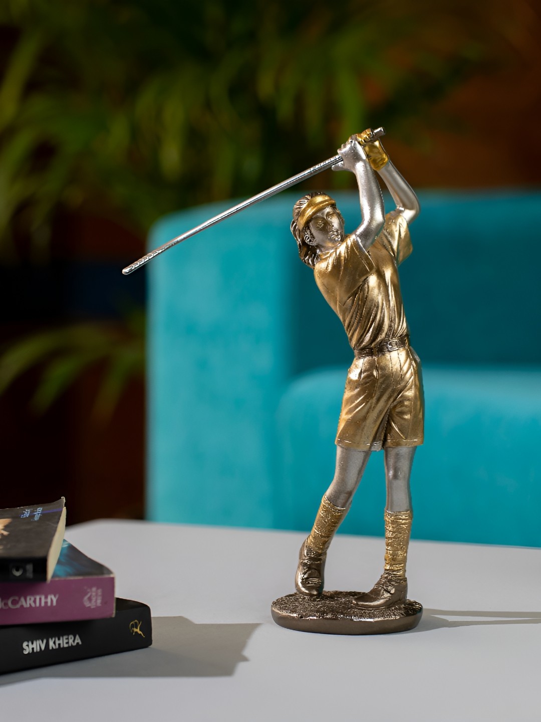

TYOOHAR Gold-Toned Golf Figurine Showpiece