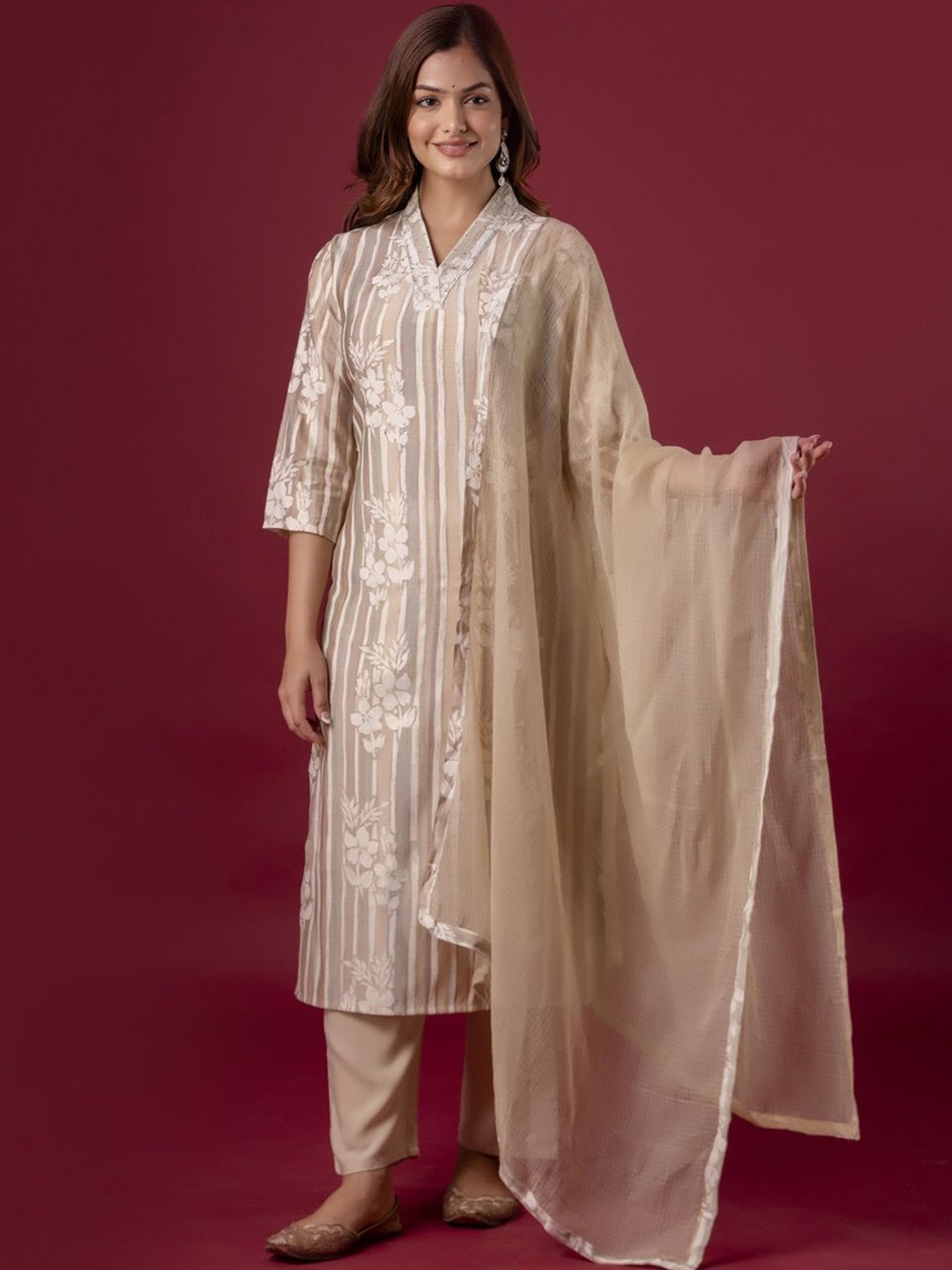 

RANGREAL Floral Printed V-Neck Straight Kurta With Trousers & Dupatta, White