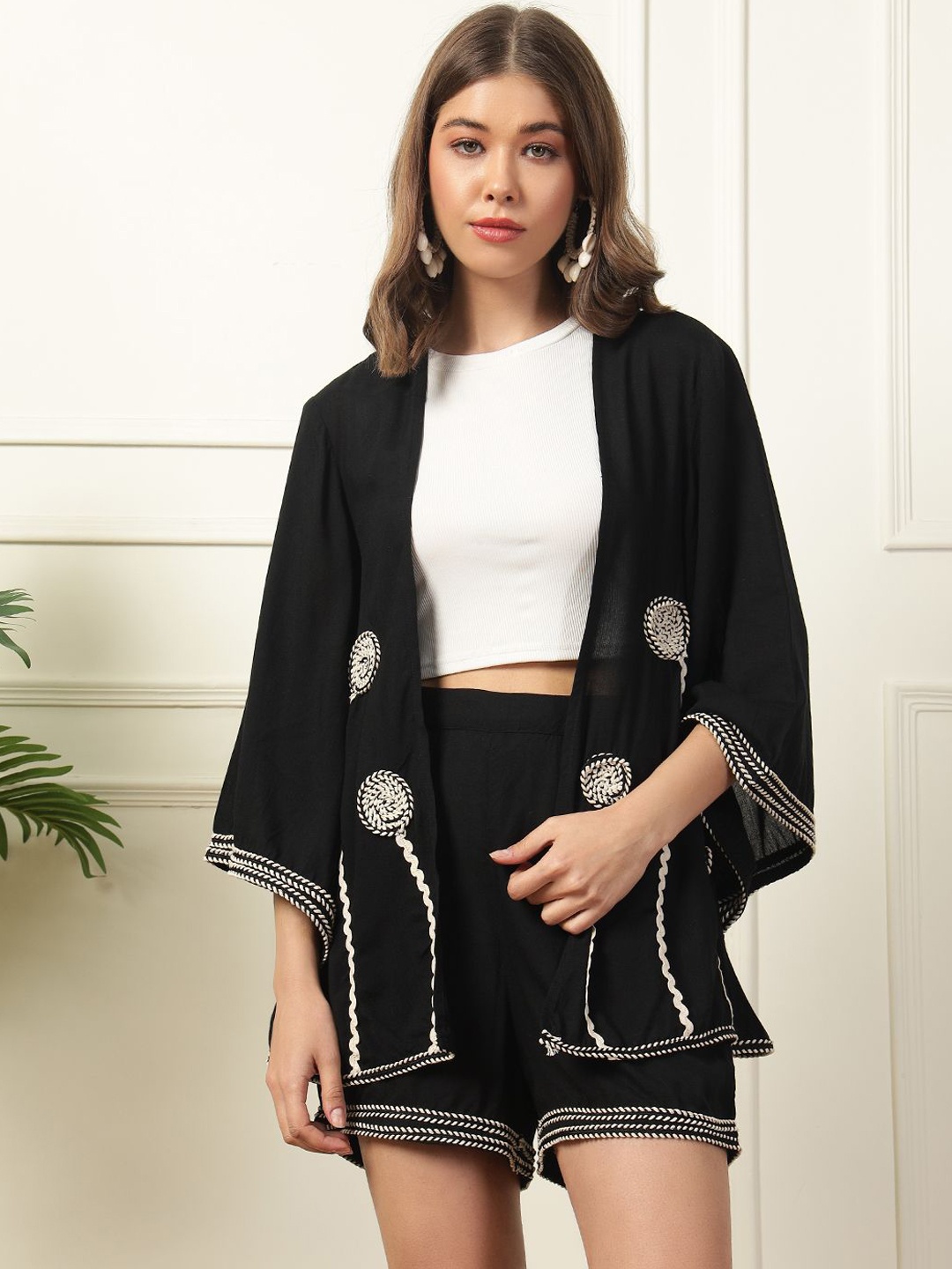 

DEEBACO Embroidered Flread Sleeves Shrug With Shorts, Black