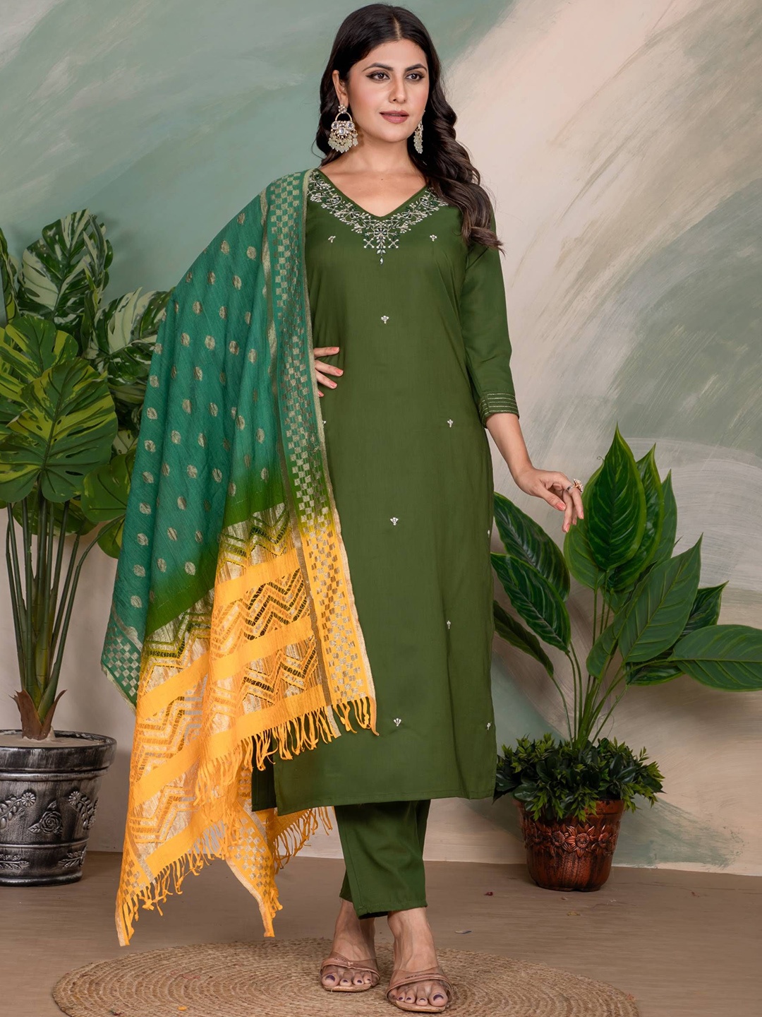 

KAYOMMI Floral Embroidered Sequinned Pure Silk Straight Kurta With Trousers & Dupatta, Green