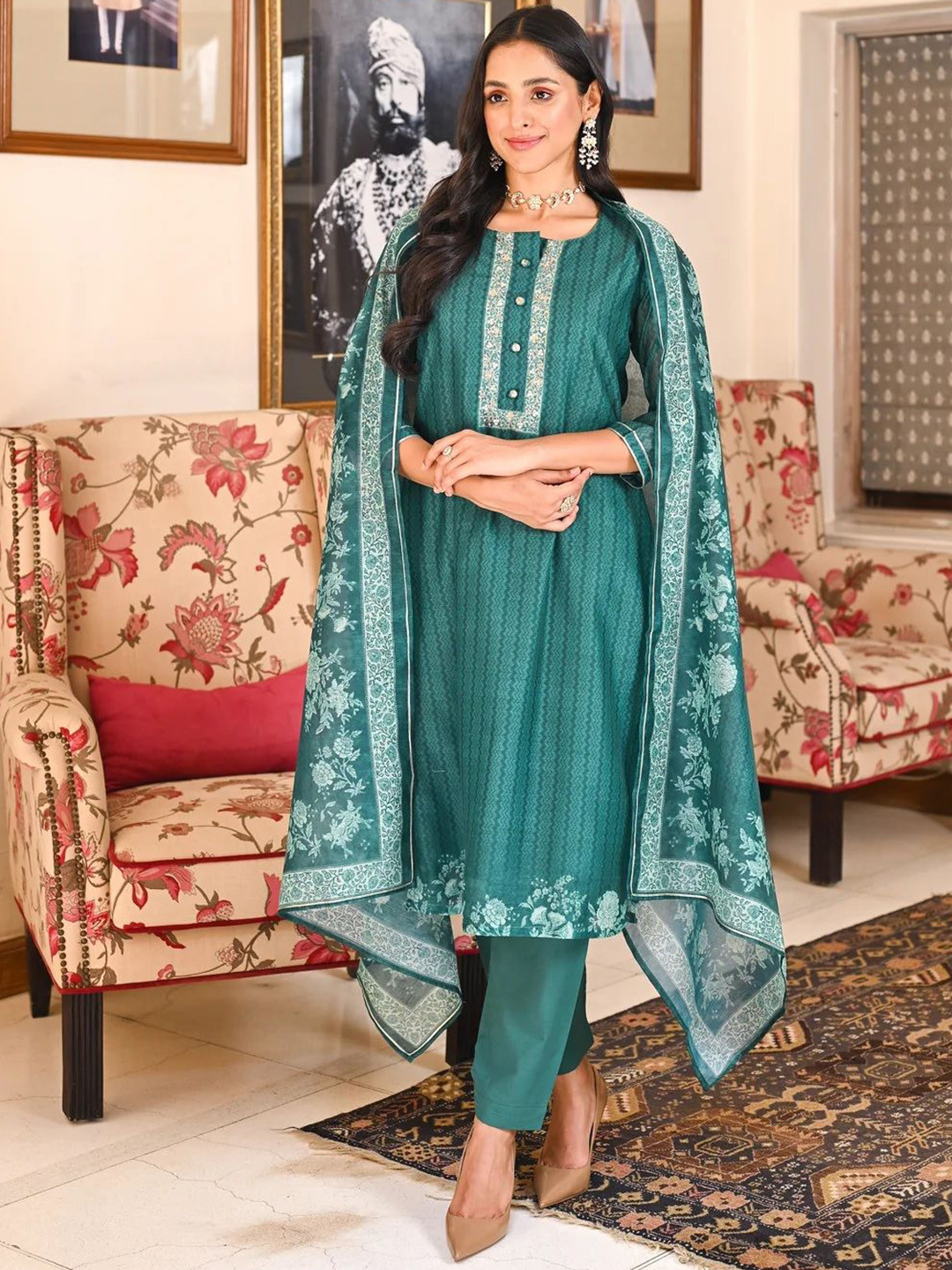 

KAYOMMI Floral Embroidered Round Neck Sequinned Straight Kurta With Trousers & Dupatta, Teal