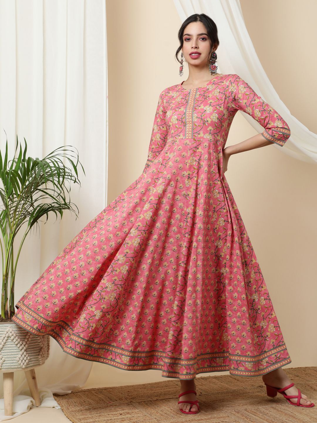 

Sa Rasa Floral Printed Round Neck Fit and Flare Cotton Ethnic Dress, Pink