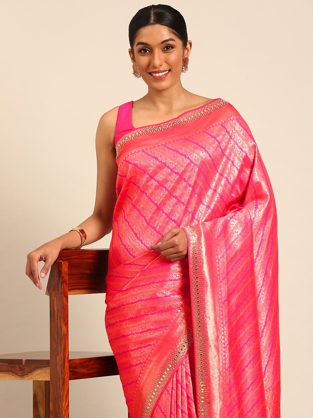 

MOHEY Woven Design Mirror Work Saree, Pink