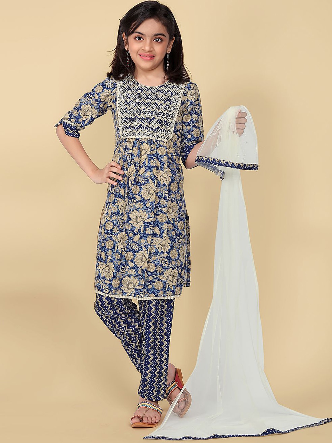 

LOOKS AND LIKES Girls Floral Printed Pure Cotton Straight Kurta With Trousers & Dupatta, Blue
