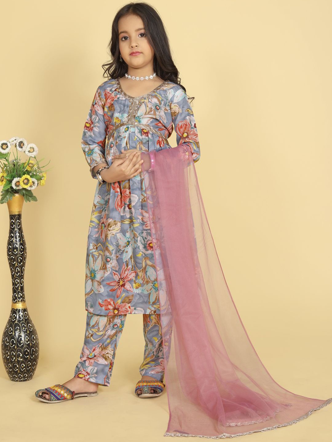 

LOOKS AND LIKES Girls Floral Printed A-Line Kurta With Trousers & Dupatta, Grey