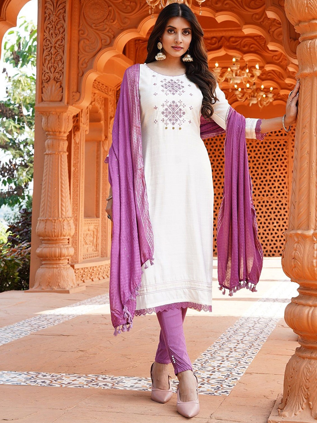 

KODILA ENTERPRISE Floral Embroidered Mirror Work Kurta With Trousers & Dupatta, White