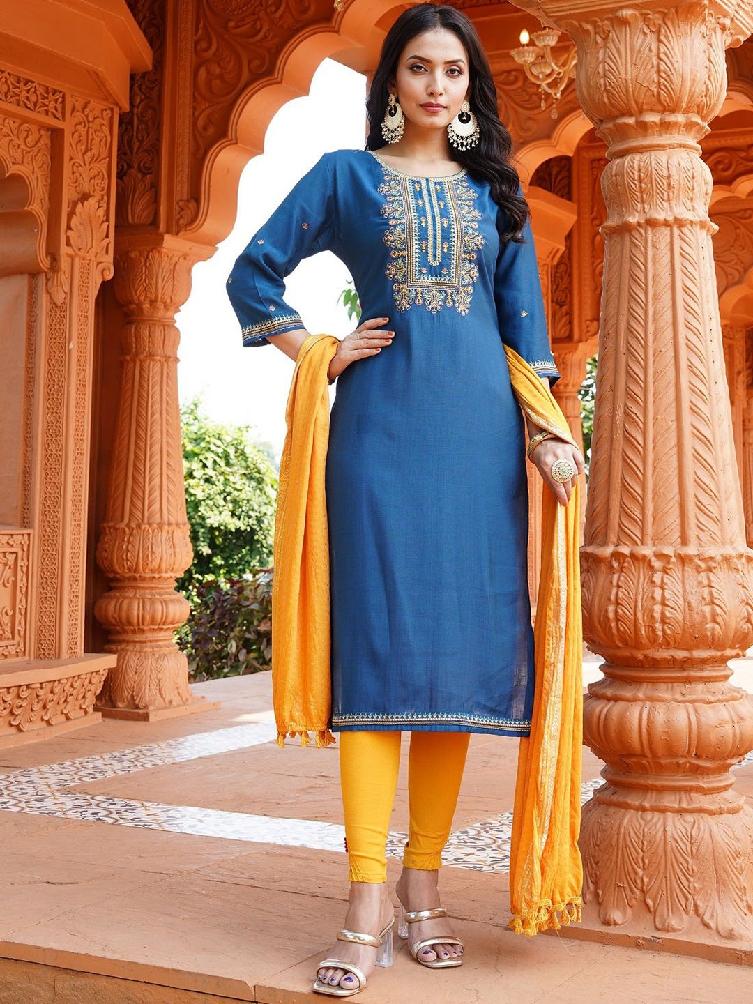 

KODILA ENTERPRISE Floral Yoke Design Sequinned Kurta With Trousers & Dupatta, Blue