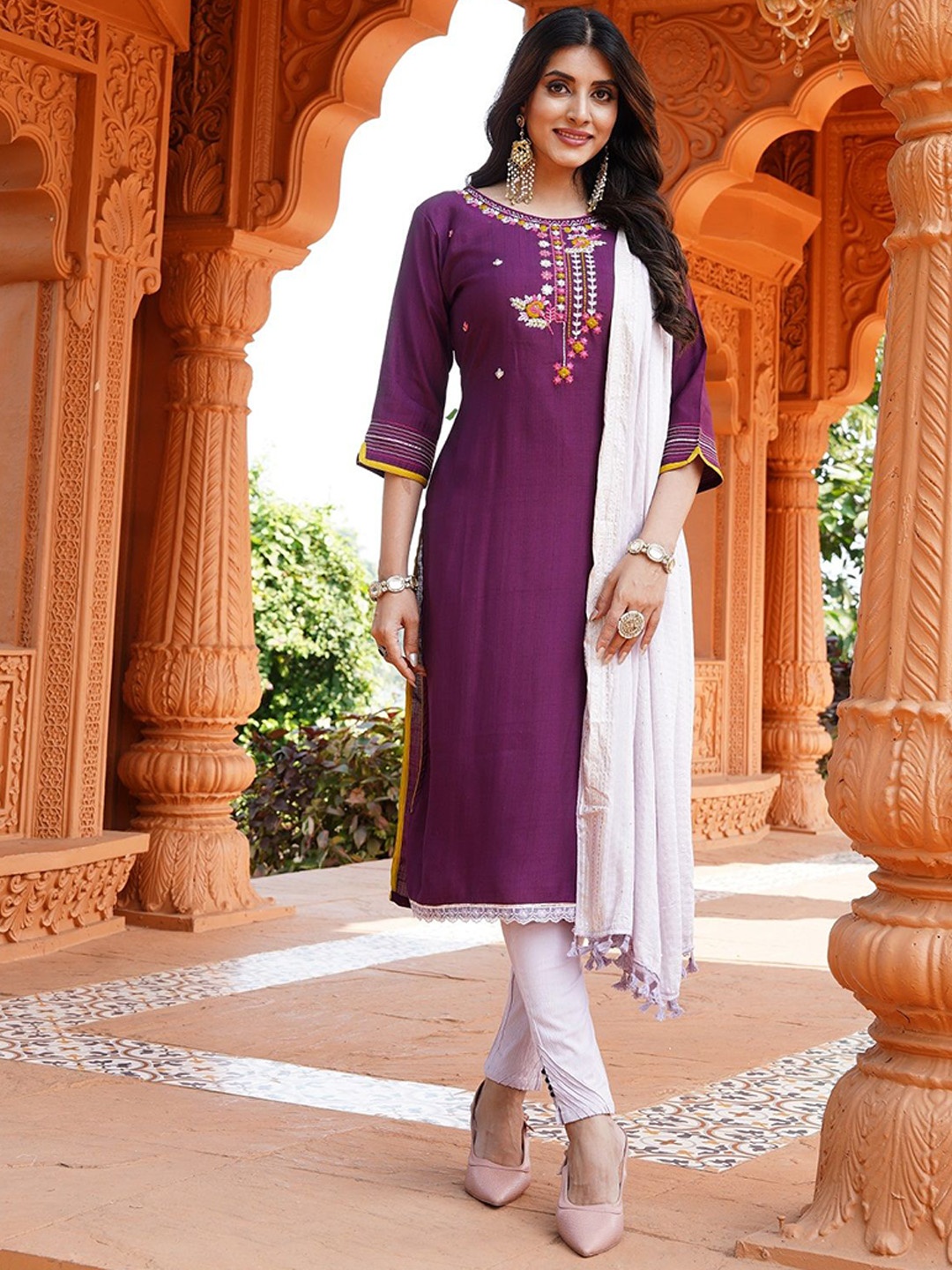 

KODILA ENTERPRISE Floral Embroidered Sequinned Kurta With Trousers & Dupatta, Purple