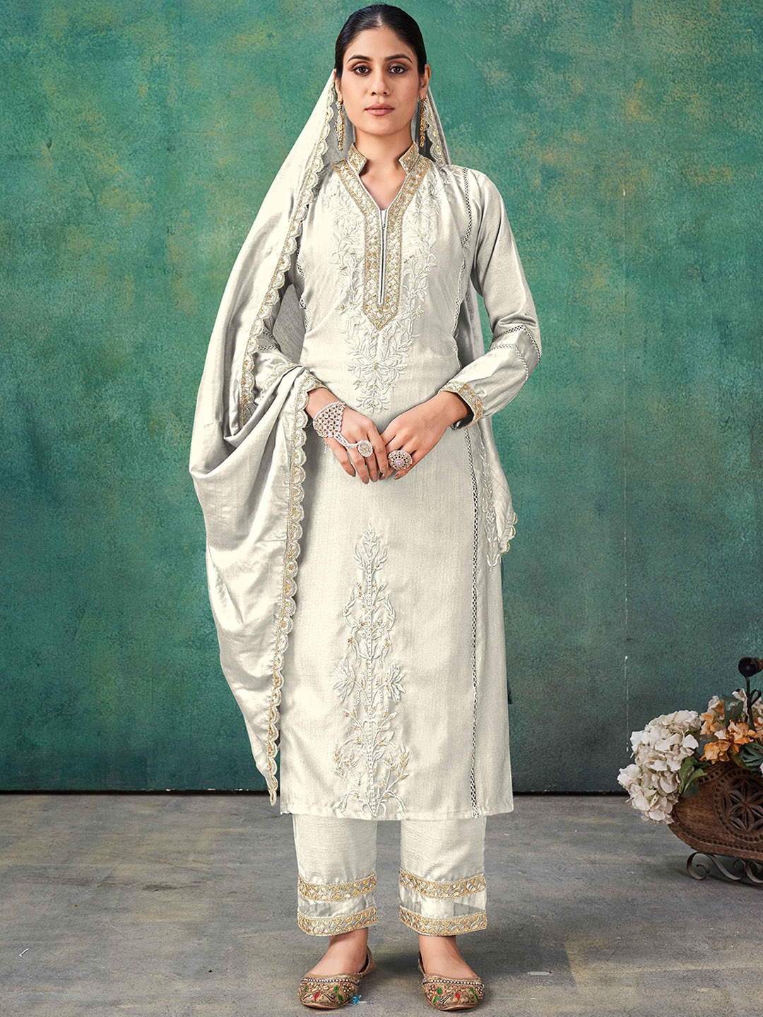 

GIRIWARIYA Floral Embroidered Sequinned Chanderi Cotton Kurta With Trouser & Dupatta, White