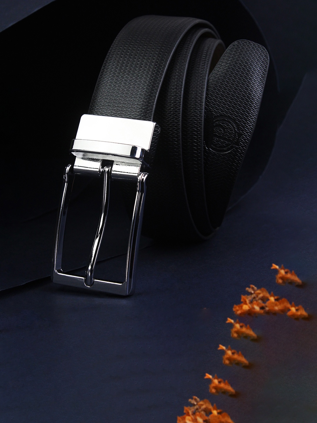 

PELUCHE Men Textured Leather Reversible Formal Belt, Black