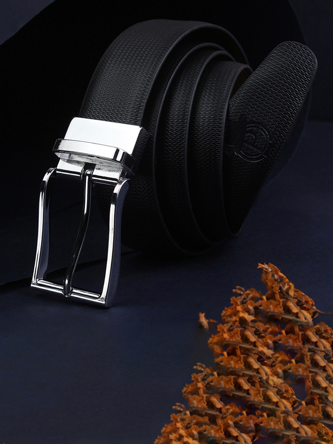 

PELUCHE Men Textured Leather Reversible Formal Belt, Black