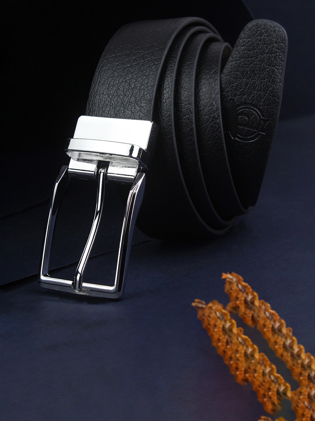 

PELUCHE Men Textured Leather Reversible Formal Belt, Black