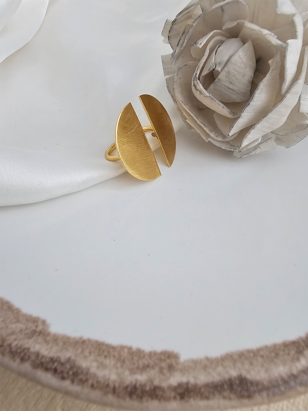 

Binnis Wardrobe Gold-Plated Finger Ring