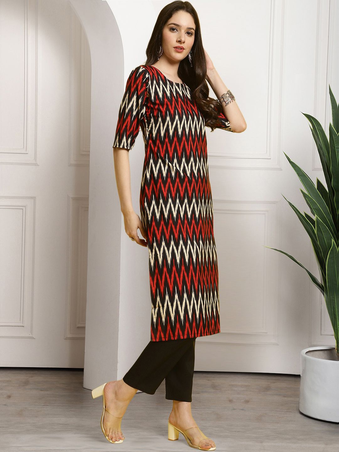 

7Threads Chevron Printed Round Neck Straight Kurta with Trousers, Black