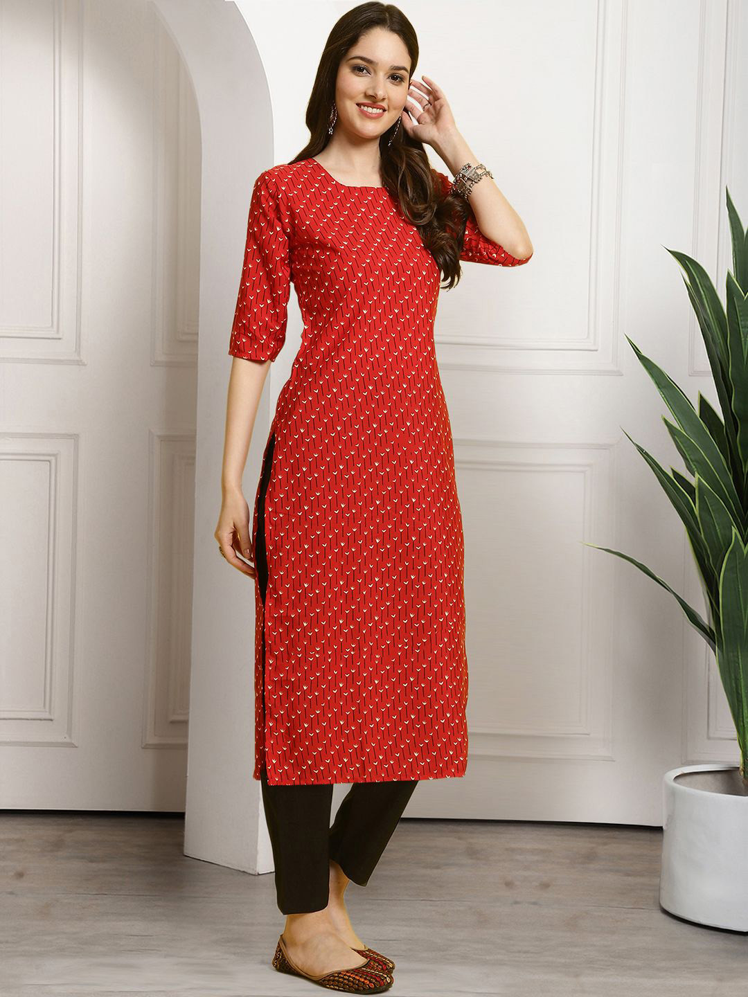 

7Threads Geometric Printed Round Neck Straight Kurta with Trousers, Red