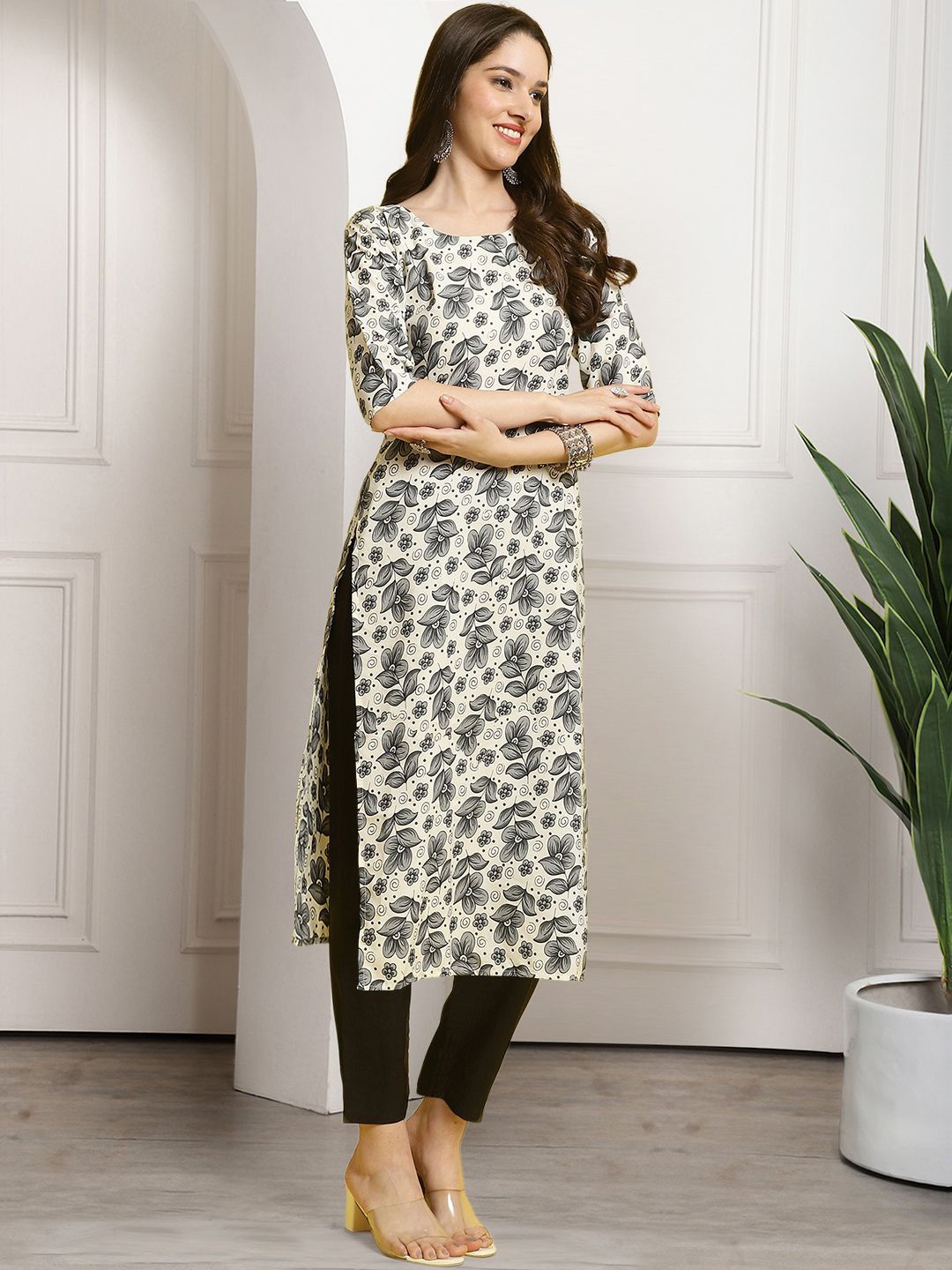 

7Threads Floral Printed Round Neck Straight Kurta with Trousers, Grey