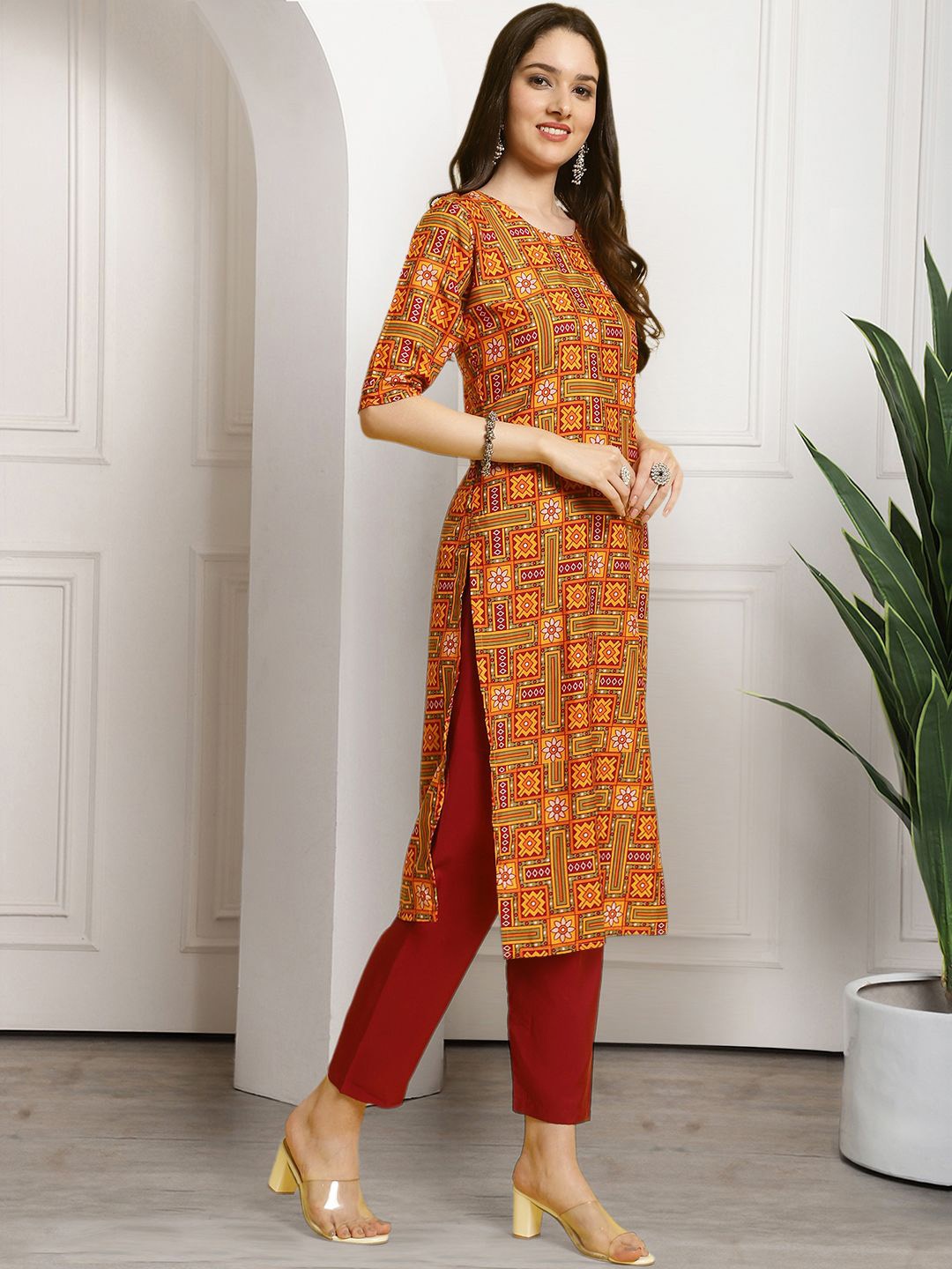 

7Threads Geometric Printed Round Neck Straight Kurta with Trousers, Orange