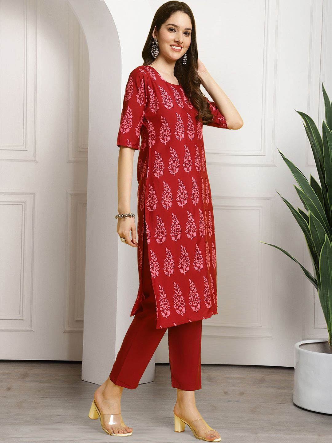 

7Threads Floral Printed Round Neck Straight Kurta with Trousers, Pink