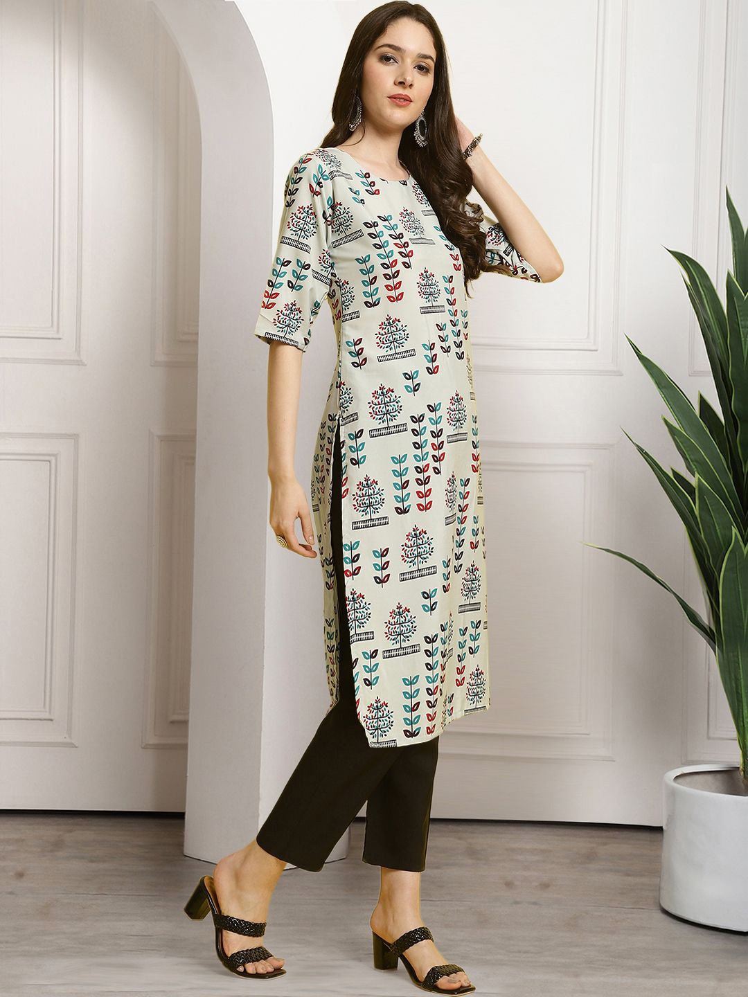 

7Threads Floral Printed Round Neck Straight Kurta with Trousers, White