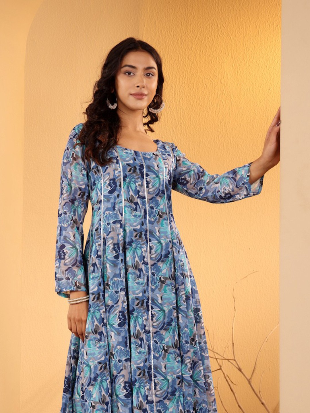 

Varanga Floral Printed Panelled Square Neck Long Sleeves Georgette Anarkali Kurta, Blue