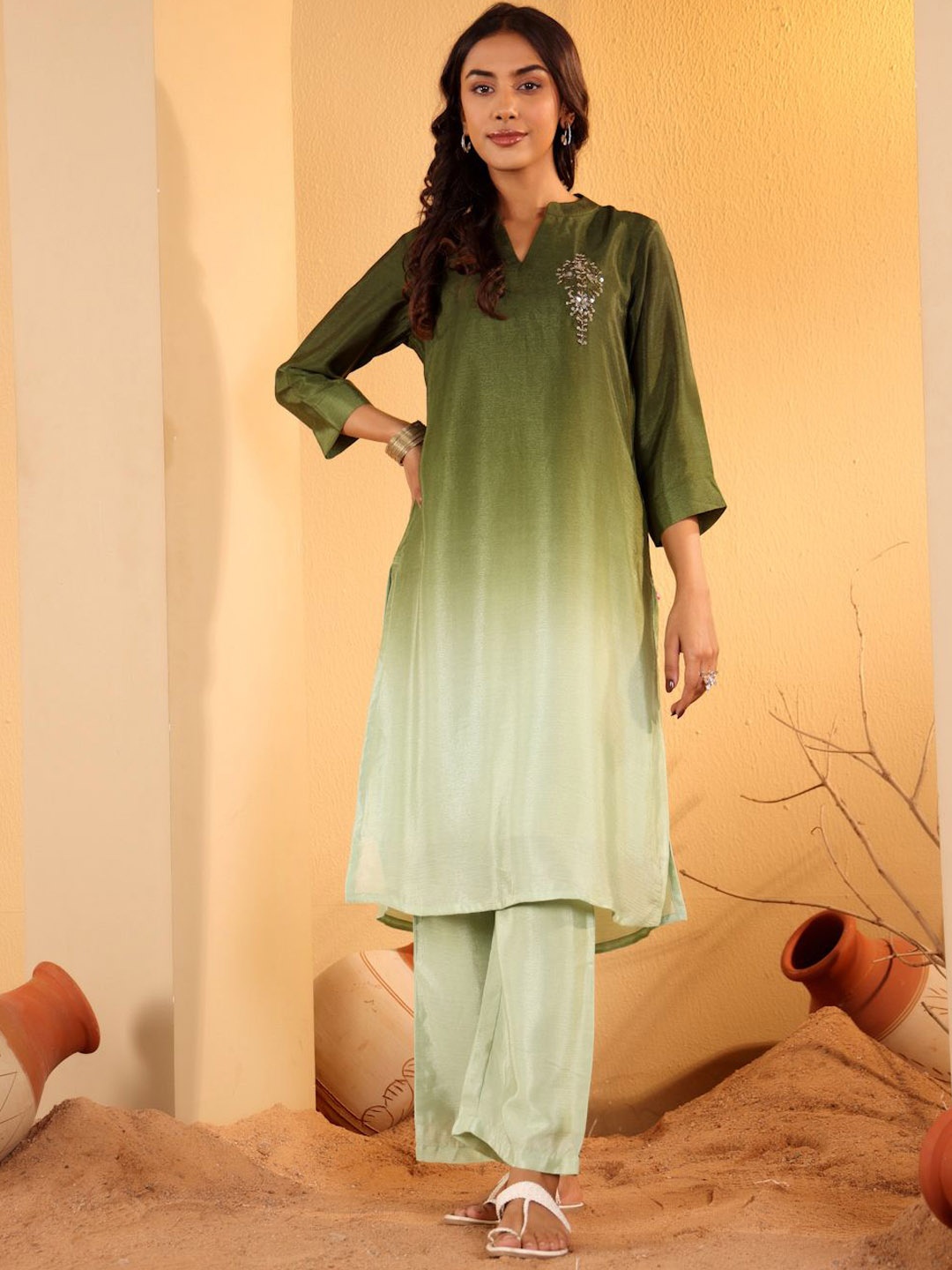 

Varanga Green Ombre Dyed Mandarin Collar Sequinned Kurta With Trouser