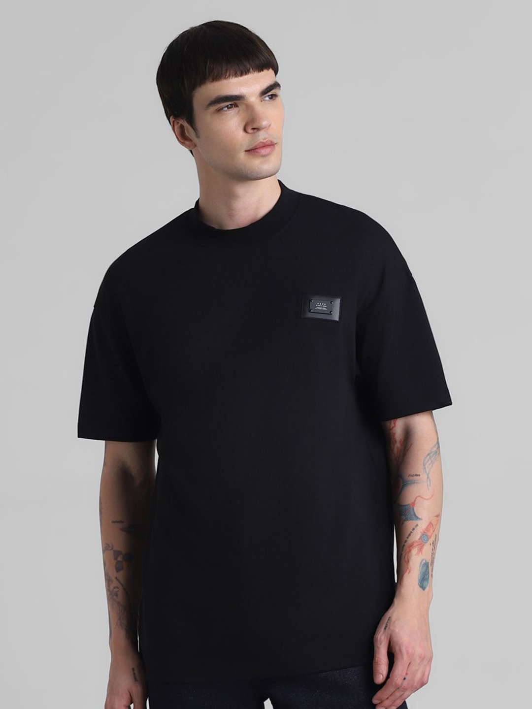 

Jack & Jones Men Solid Round Neck Cotton Relaxed Fit T-shirt, Black