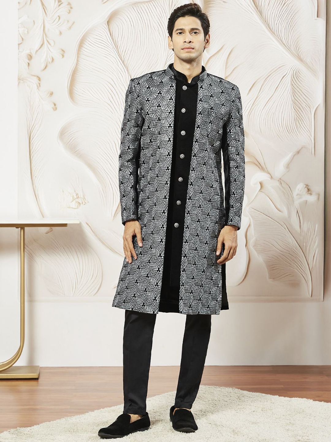 

VASTRAMAY Embroidered Indo Western Sherwani Set, Grey