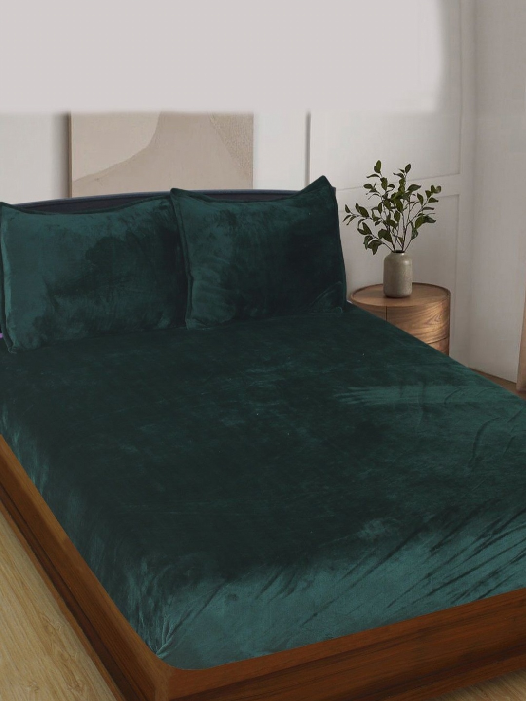 

Nendle Dark Green 400 TC King Bedsheet with Set 2.28 m x 2.54 m
