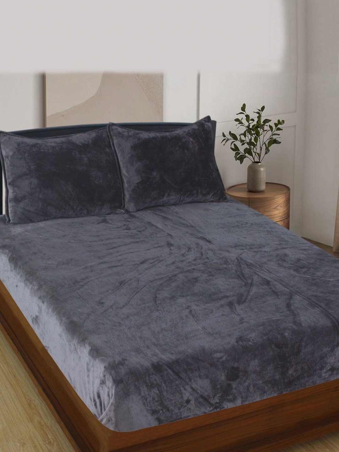 

Nendle Grey 400 TC King Bedsheet with Set 2.28 m x 2.54 m