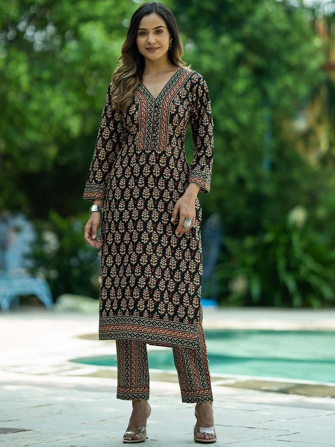 

Moda Rapido Black Ethnic Motifs Printed Pure Cotton Straight Kurta with Trousers